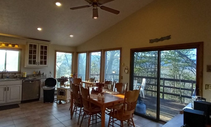 Mount Jackson Ski Chalet | Beautiful Mountain Chalet with views, ski, golf, lake and pro Mt. bike trails.