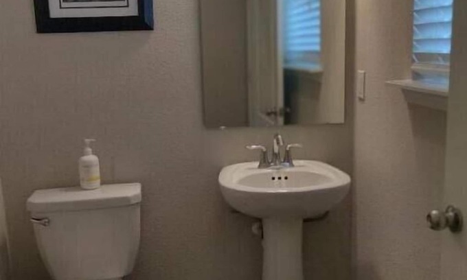 Westside House | Beautiful, New & Modern Home in a quiet Area.