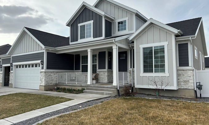 Carterville House | Beautiful new residential Lindon home with lots of space for all of your family!
