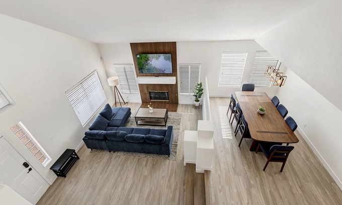 Rhodes Ranch House | Beautiful Newly Renovated 4 Bed House U024