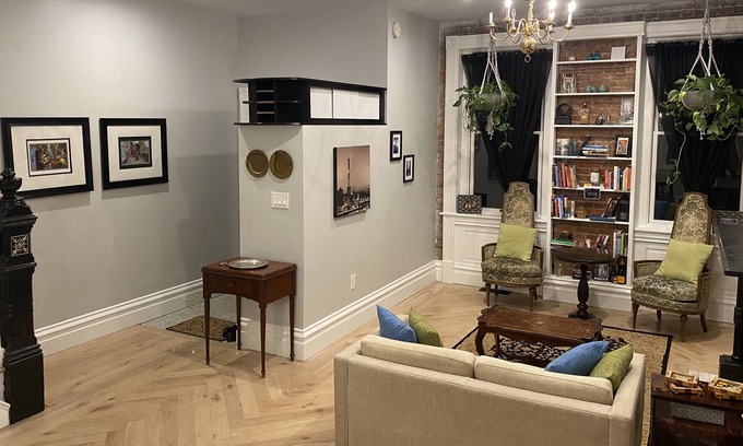 Manchester House | Beautiful Northside Victorian - close to stadiums and downtown