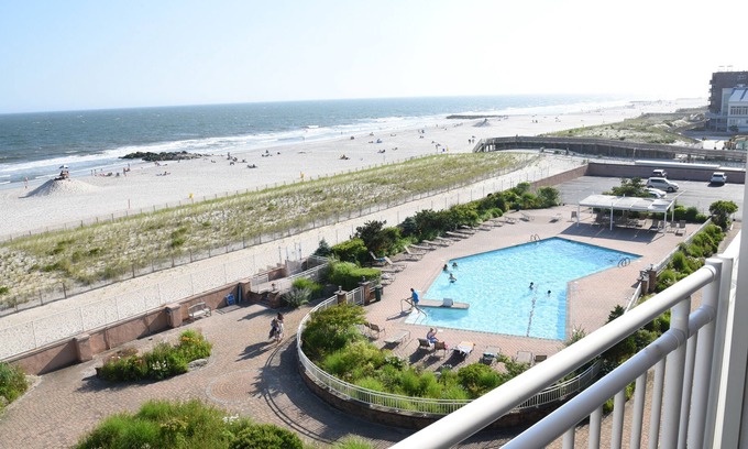 Long Beach Apartment | Beautiful Oceanfront Beach Apartment