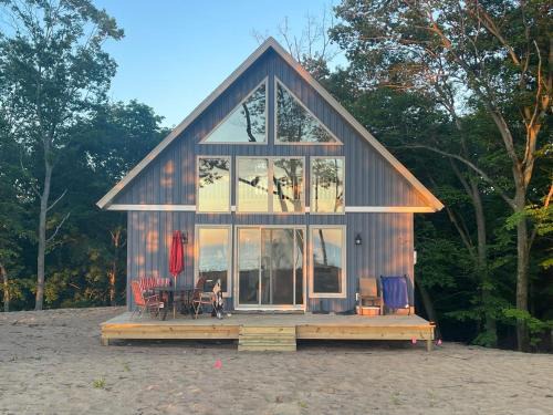 Arcadia House | Beautiful Overlooking Shoreline 3BDR Chalet ➠18396
