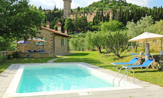 Cortona Villa | Beautiful private villa for 6 guests with A/C, WIFI, private pool, TV, patio and pets allowed