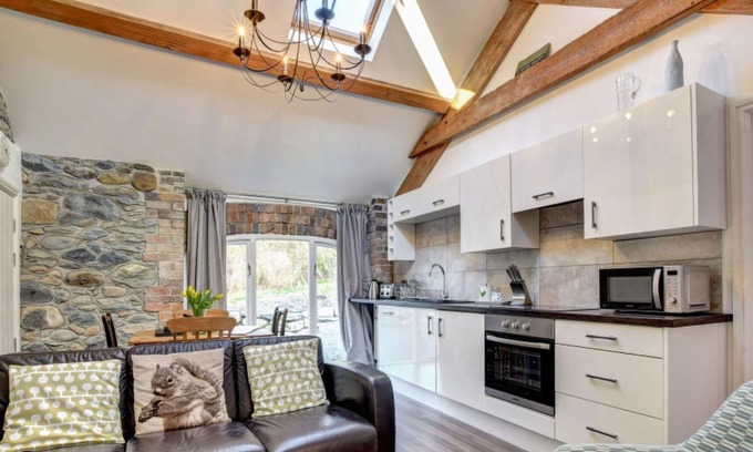 Brynrefail House | Beautiful private villa for 4 people with WIFI, TV, patio, panoramic view and parking