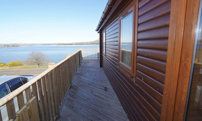 Kinross House | Beautiful private villa for 6 guests with WIFI, TV, balcony and pets allowed