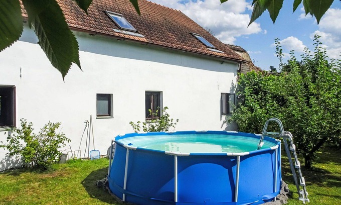 Vlkov Villa | Beautiful private villa for 13 guests with WIFI, private pool, TV and pets allowed