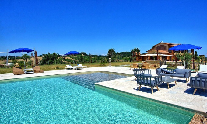 Peccioli Villa | Beautiful private villa with WIFI, private pool, A/C, hot tub, patio and panoramic view