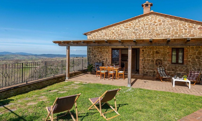 Scansano House | Beautiful private villa for 8 people with WIFI, patio, pets allowed and panoramic view
