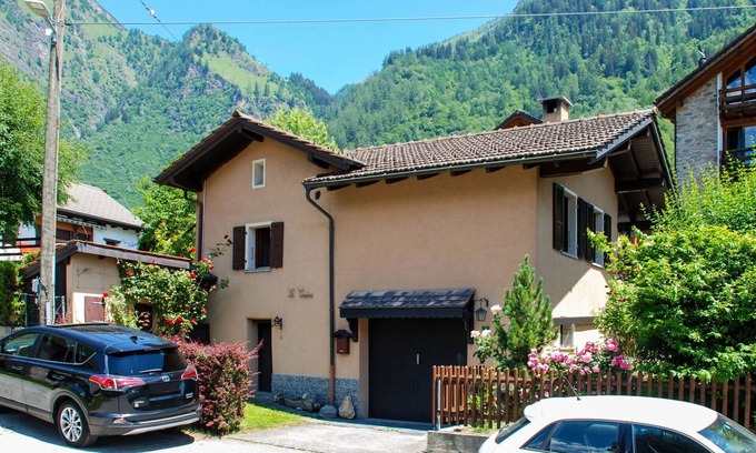 Olivone House | Beautiful private villa for 4 guests with WIFI, TV, patio, pets allowed and panoramic view