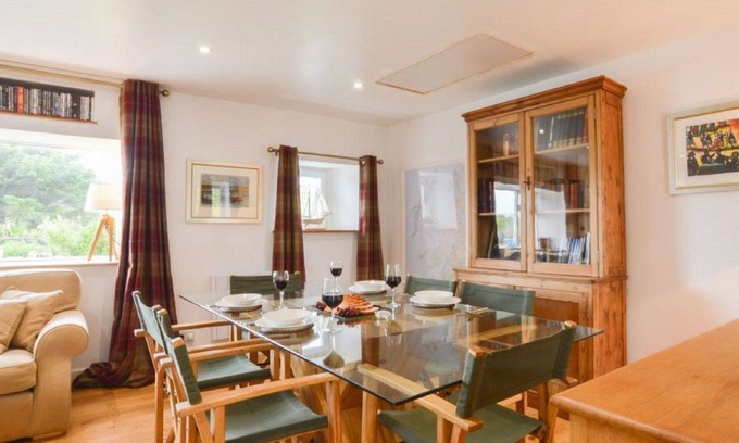 Slate Islands House | Beautiful private villa for 4 guests with WIFI, TV and pets allowed