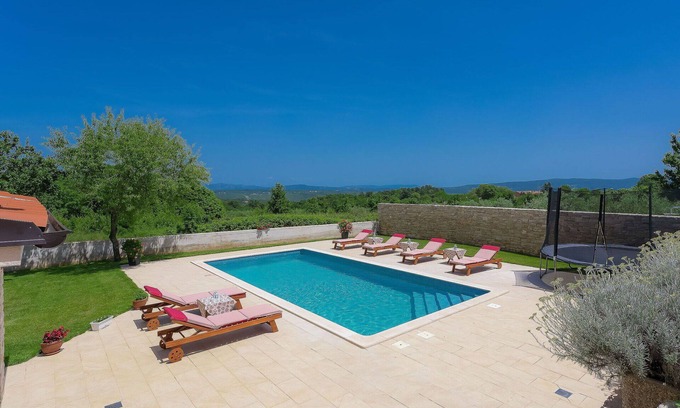 Melnica House | Beautiful private villa for 10 people with WIFI, private pool, A/C, TV and terrace