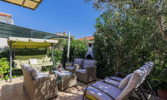 Buje House | Beautiful private villa for 5 people with WIFI, private pool, A/C, TV and terrace