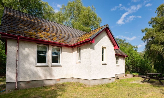 Bearnock House | Beautiful private villa for 4 guests with TV, patio, pets allowed, panoramic view and parking