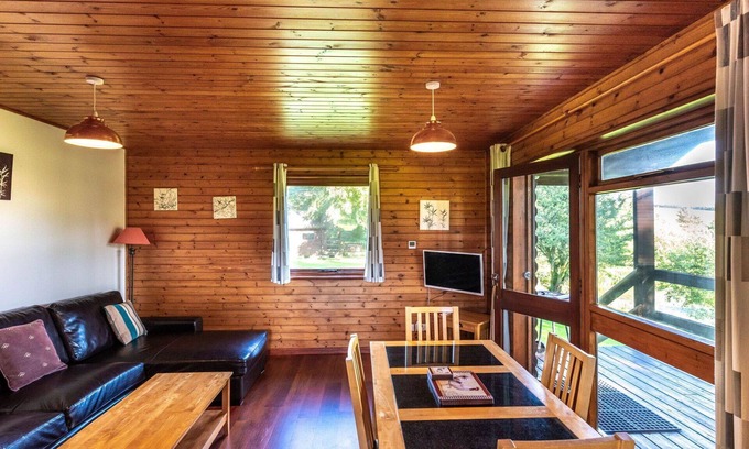 Fivelanes House | Beautiful private villa with hot tub, WIFI, TV, patio, pets allowed, panoramic view and parking
