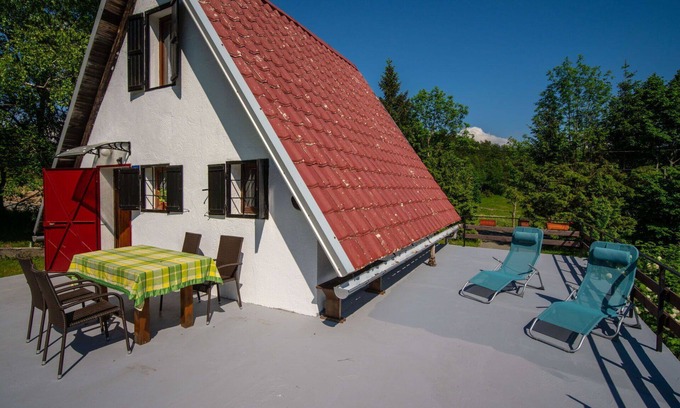 Zlobin House | Beautiful private villa for 4 guests with WIFI, TV, terrace and pets allowed