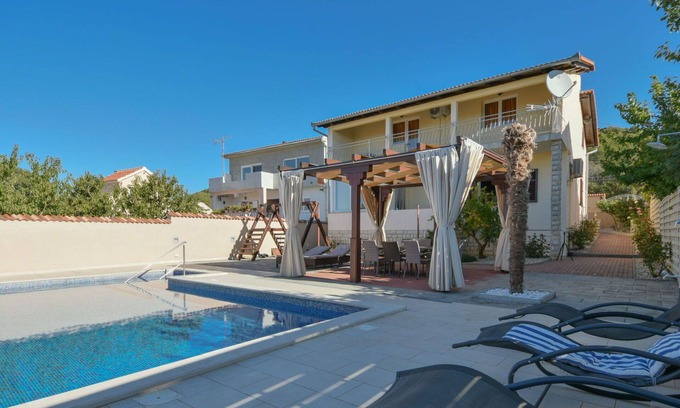 Stankovci House | Beautiful private villa with private pool, A/C, WIFI, TV, patio, pets allowed and panoramic view