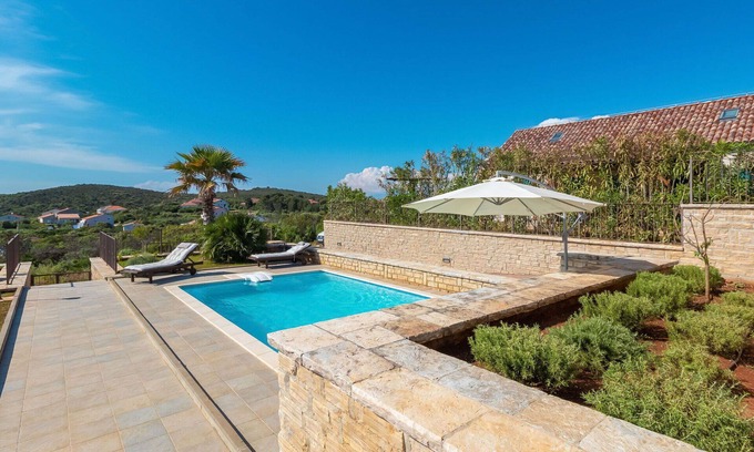 Ugljan House | Beautiful private villa for 8 guests with private pool, A/C, WIFI, TV and patio