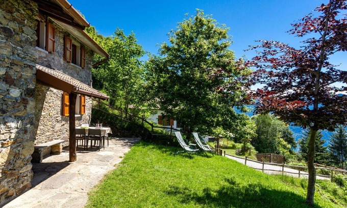 Plesio House | Beautiful private villa for 6 people with WIFI, terrace and pets allowed