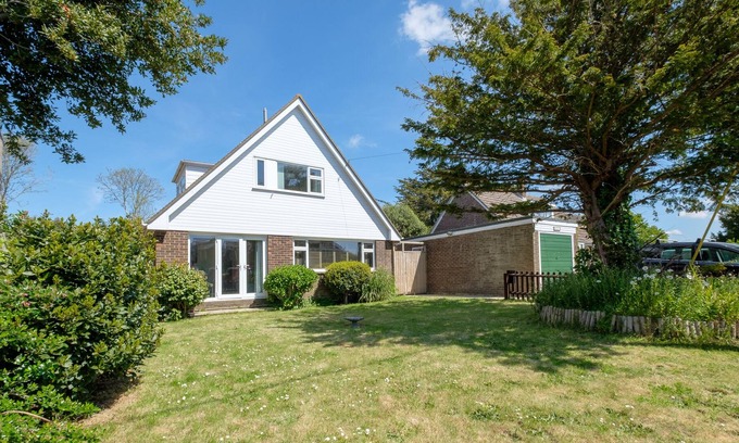 Freshwater House | Beautiful, recently modernised 4 bedroom West Isle of Wight Home near beaches