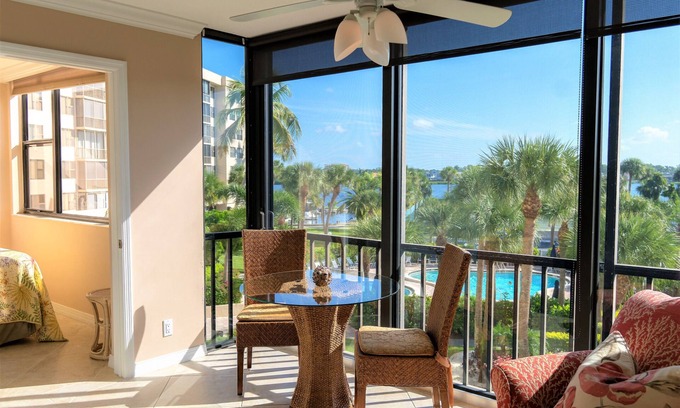Siesta Key Condo | Beautiful Residence With Panoramic Sunrises On the Favored South Wing