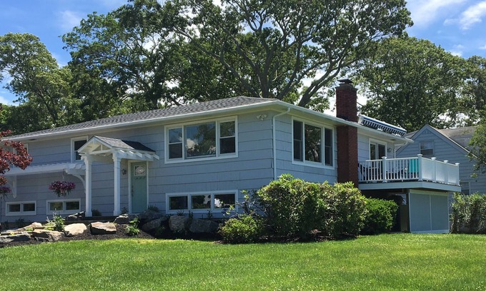 Center Moriches House | Beautiful River View with Water access charter fishing next door Beach’s near by