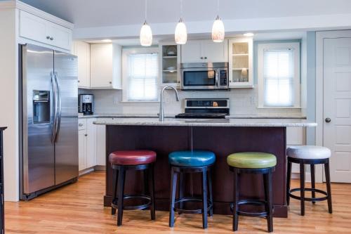 Ocean Grove House | Beautiful & Romantic 1BR Cottage w/Beach Locker