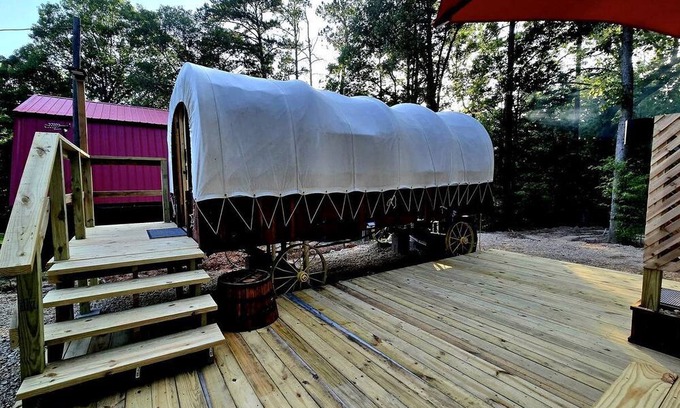 Jefferson House | Beautiful Rustic Wagon with Modern Interior and Outdoor Hot Tub for a Unique Romantic Getaway near Lake O' the Pines, Texas
