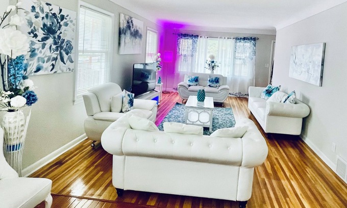 St. Paul House | Beautiful settings home with 4 comfortable, queen size bedrooms