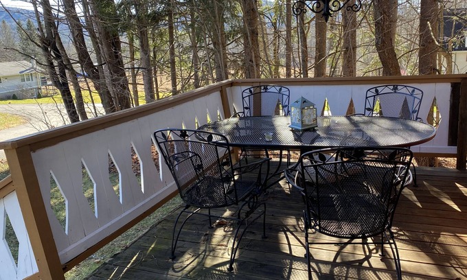 Tannersville Ski Chalet | Beautiful Ski and hike Chalet sleeps 20