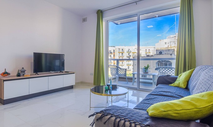 Bugibba Apartment | Beautiful Spacious and Bright 3 Bedroom 2 Bathroom Apartment I6