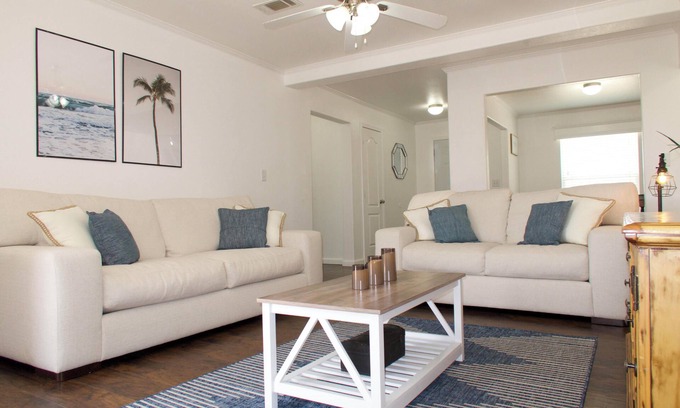 Monahans House | Beautiful, Spacious 3-bedroom w/Backyard!