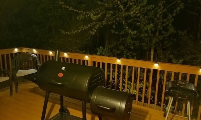 McDonough House | Beautiful & Spacious- 3 Levels -Sleeps 18-20 people- 30 minutes from ATL Airport