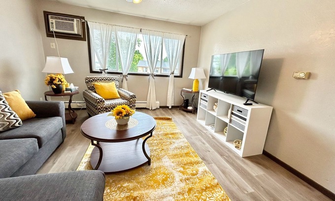Marion Apartment | Beautiful & Spacious Apartment located in Marion ππ n