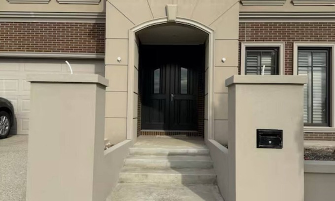 Werribee House | Beautiful spacious home for family and friends!