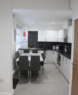 Old Trafford House | Beautiful, Spacious, Old Trafford home