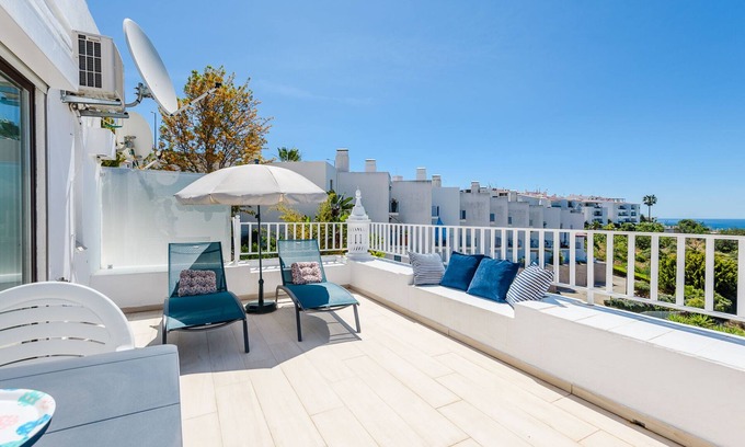 Patio Apartment | Beautiful studio apartment in residence, sea view, swimming pool and terrace.