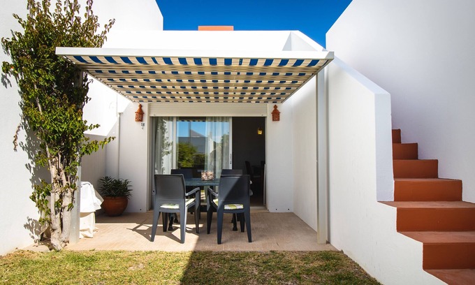 Alporchinhos House | Beautiful terraced house " Casa Branca " with pool and sea view