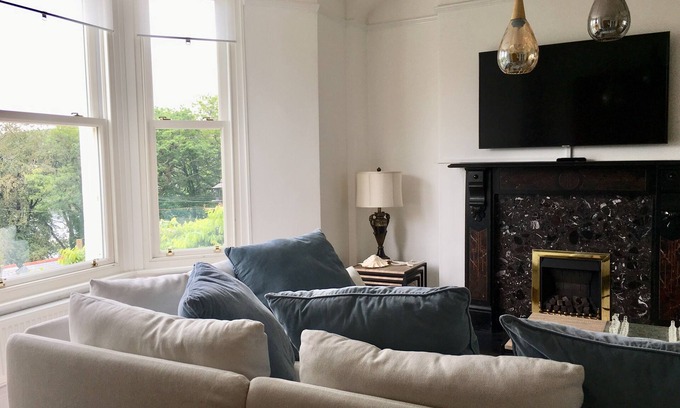 West Looe House | Beautiful town house with Nordic flair and views over the estuary