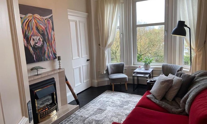 Largs Apartment | Beautiful traditional top floor flat in the center of Largs