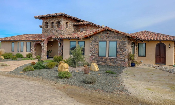 San Miguel House | Beautiful Tuscan Vineyard Estate