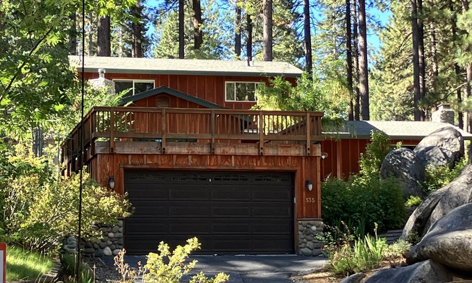 Skyland Ski Chalet | Beautiful two level Chalet in upscale lakefront neighborhood