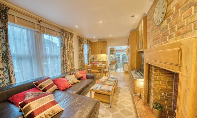 Wood Street Apartment | Beautiful Victorian Maisonette in Waltham Forest East London