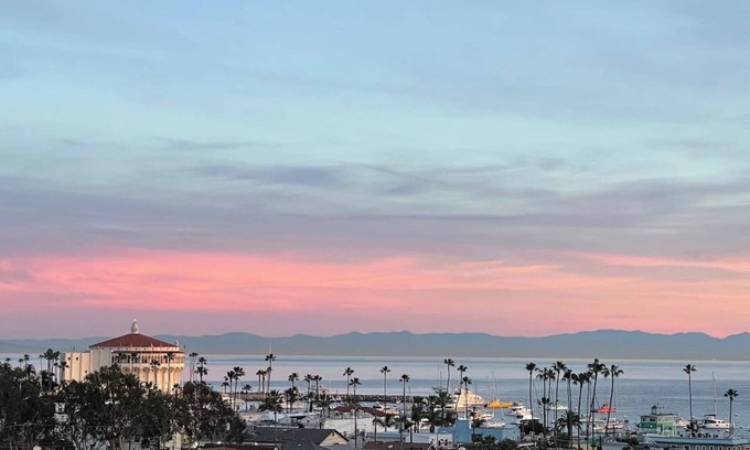 Avalon Condo | Beautiful views day and night!