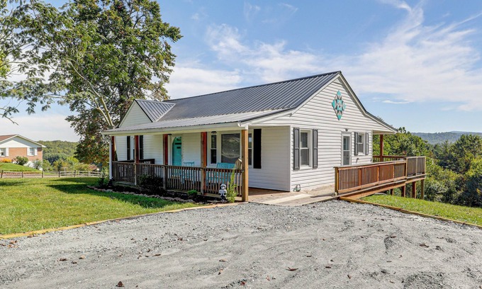 Sparta House | Beautiful Views & Gas Grill: Sparta Getaway!