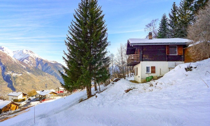 Eischoll House | Beautiful villa for 4 guests with WIFI, TV, patio and panoramic view