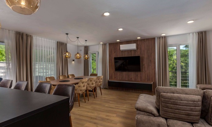 Sucici House | Beautiful villa for 6 people with private pool, WIFI, A/C, hot tub, TV and terrace