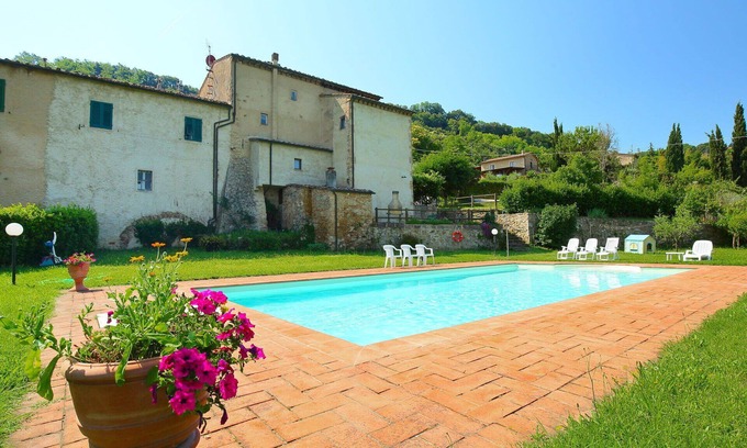 Volterra Villa | Beautiful villa for 9 guests with WIFI, private pool, TV, patio, pets allowed and panoramic view