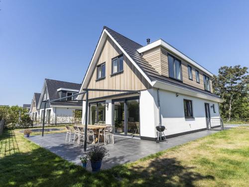 De Koog Villa | Beautiful Villa in De Koog Texe with Fenced Garden