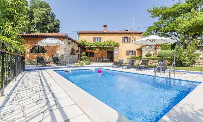 Karojba House | Beautiful villa with swimming pool, grill, free WiFi, washing machine